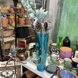 26” gorgeous tall blue vase w/ flowers p/u in Willow Grove WHS or Jamison PA