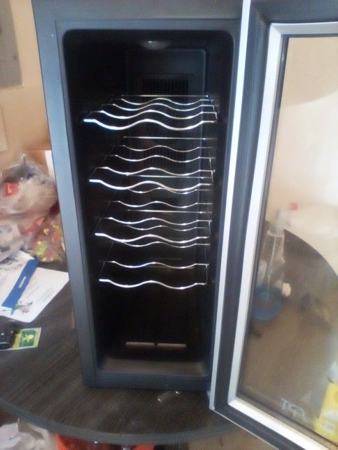 SPT Wine Cooler Black