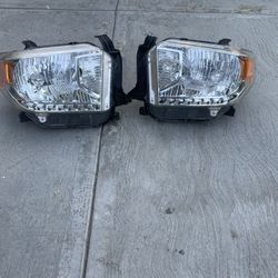 2018 Toyota Tundra Headlights With Light Bulbs