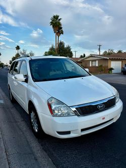Kia Sedona Minivan Clean Title 7 passenger 128.000 miles
