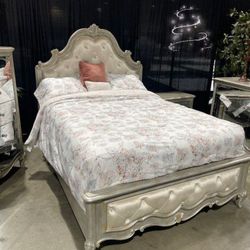 🍒Esteban Velvet & A. Champagne Queen Panel Bed/Bedroom Set Available 