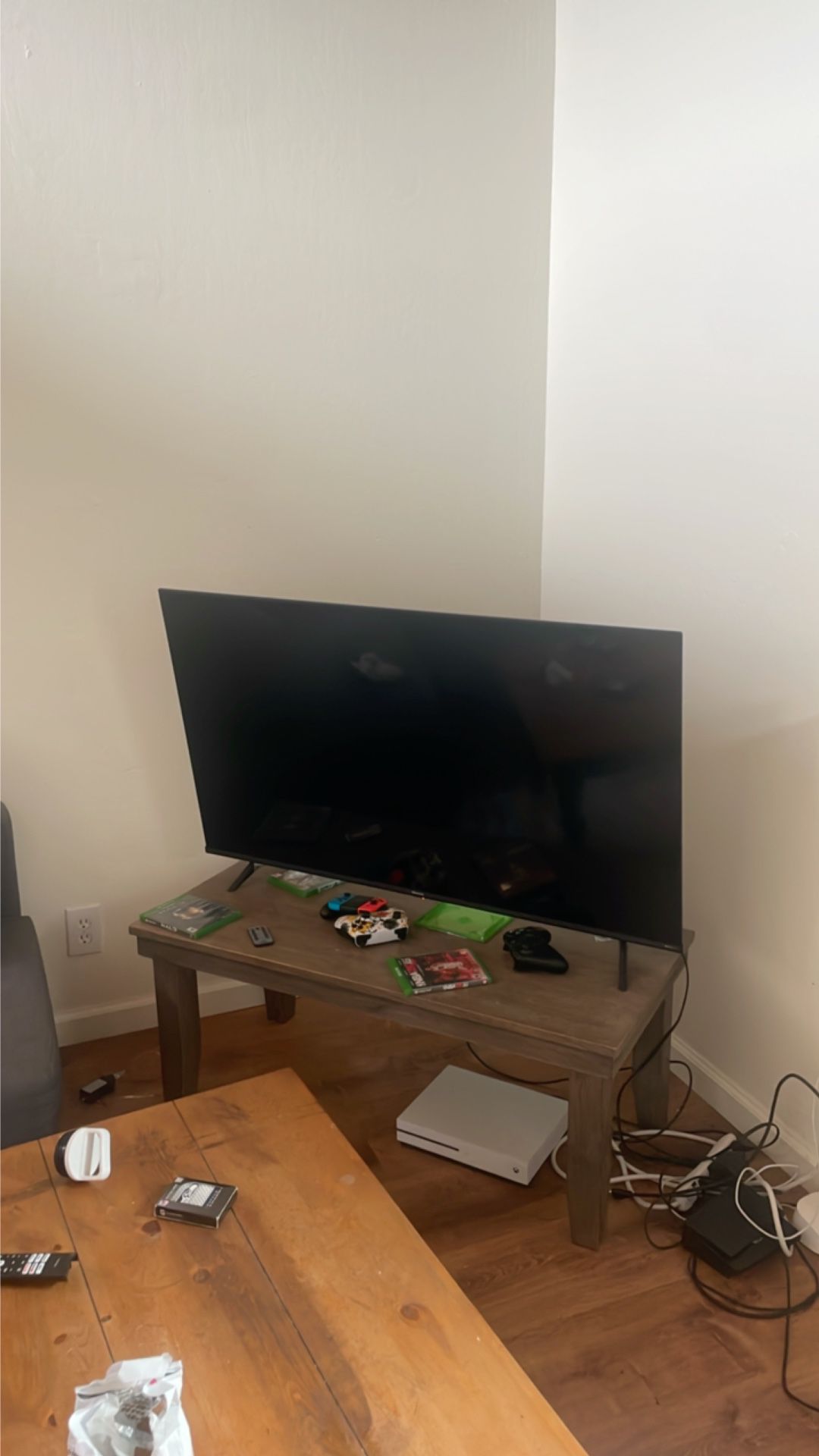 50 Inch Hisense TV And Wall Mount
