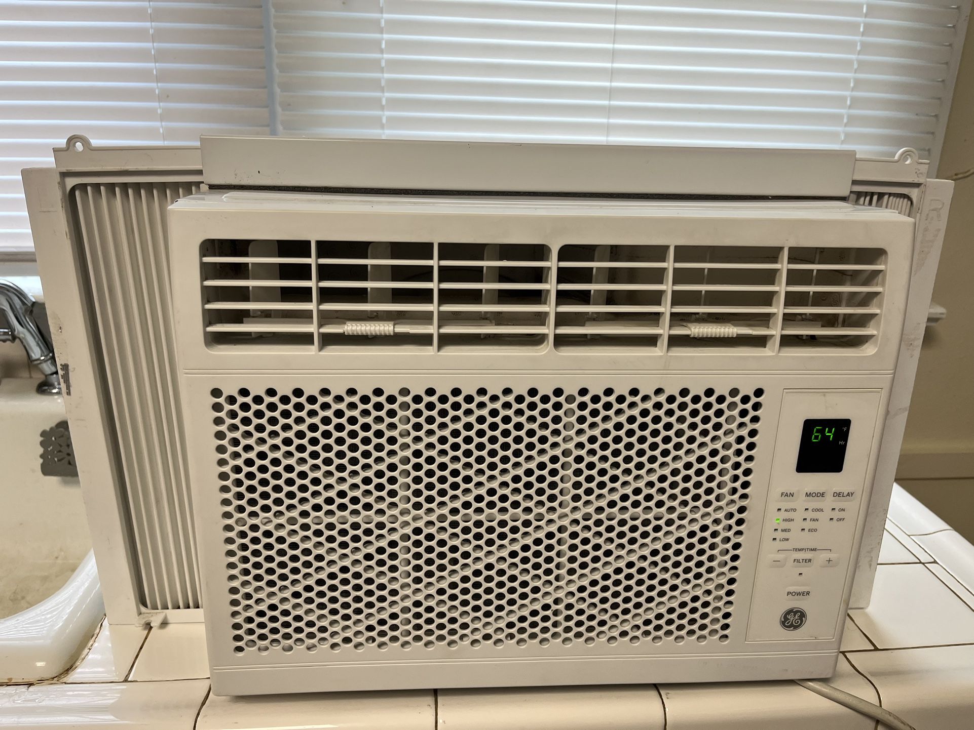 6000 BTU GE Air Conditioner