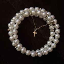 Lovely Pearl Bracelet With Gold Cross
