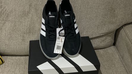 Adidas women’s size 10