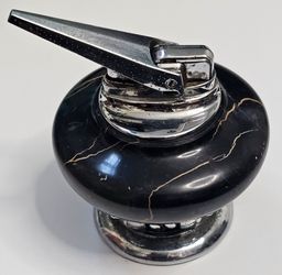 Vintage Ronson USA Nordic Black Italian Marble & Chrome Table Lighter
PRE-LOVED 
GREAT CONDITION 
It will need fluid and it has some wear. Chrome in e