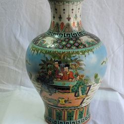 Chinese Porcelain Vase 