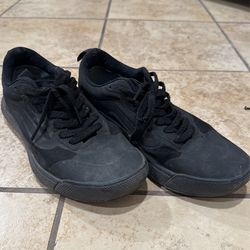 All Black VANS Ultrarange