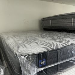 Sealy Posturepedic Mattress Queen Size