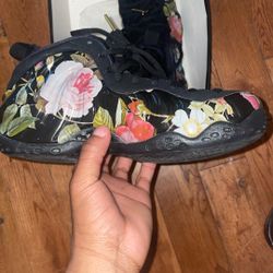 Vans - Size Men  Us 6.0 Women Us 7.5 Foamposite 7.5