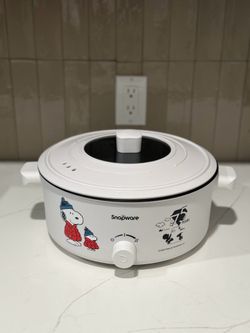 Snapware x Peanuts 75th Anniversary Slow Cooker