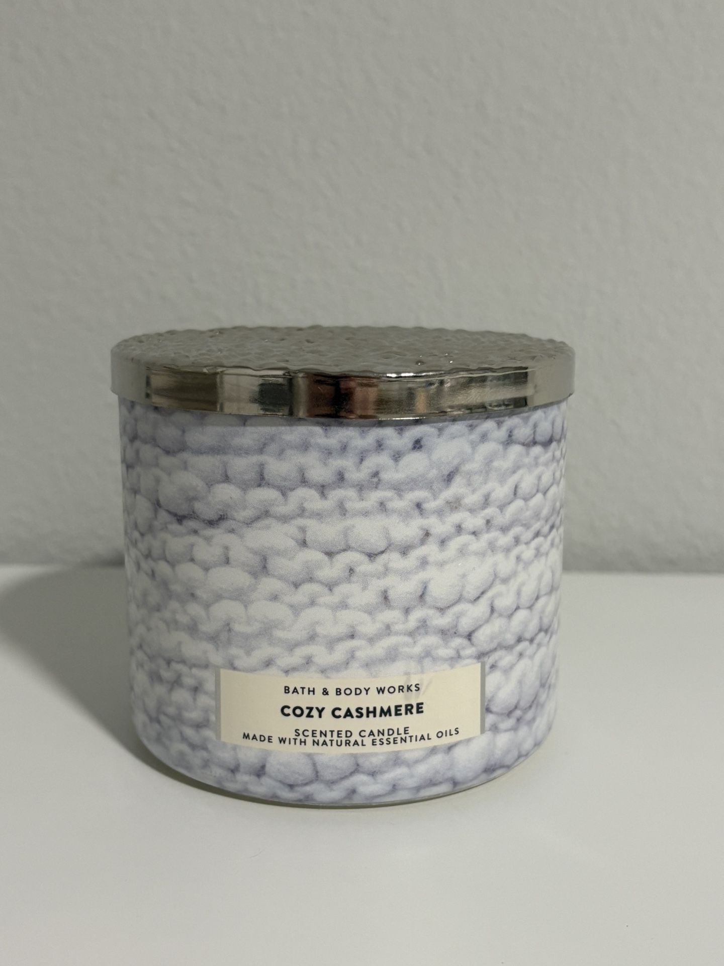 Bath & Body Works – Cozy Cashmere 3-Wick Candle