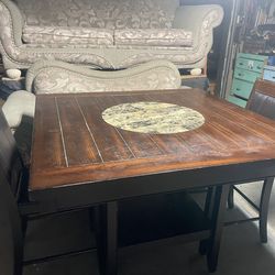 Dining table and 6 chairs / comedor de 6 sillas