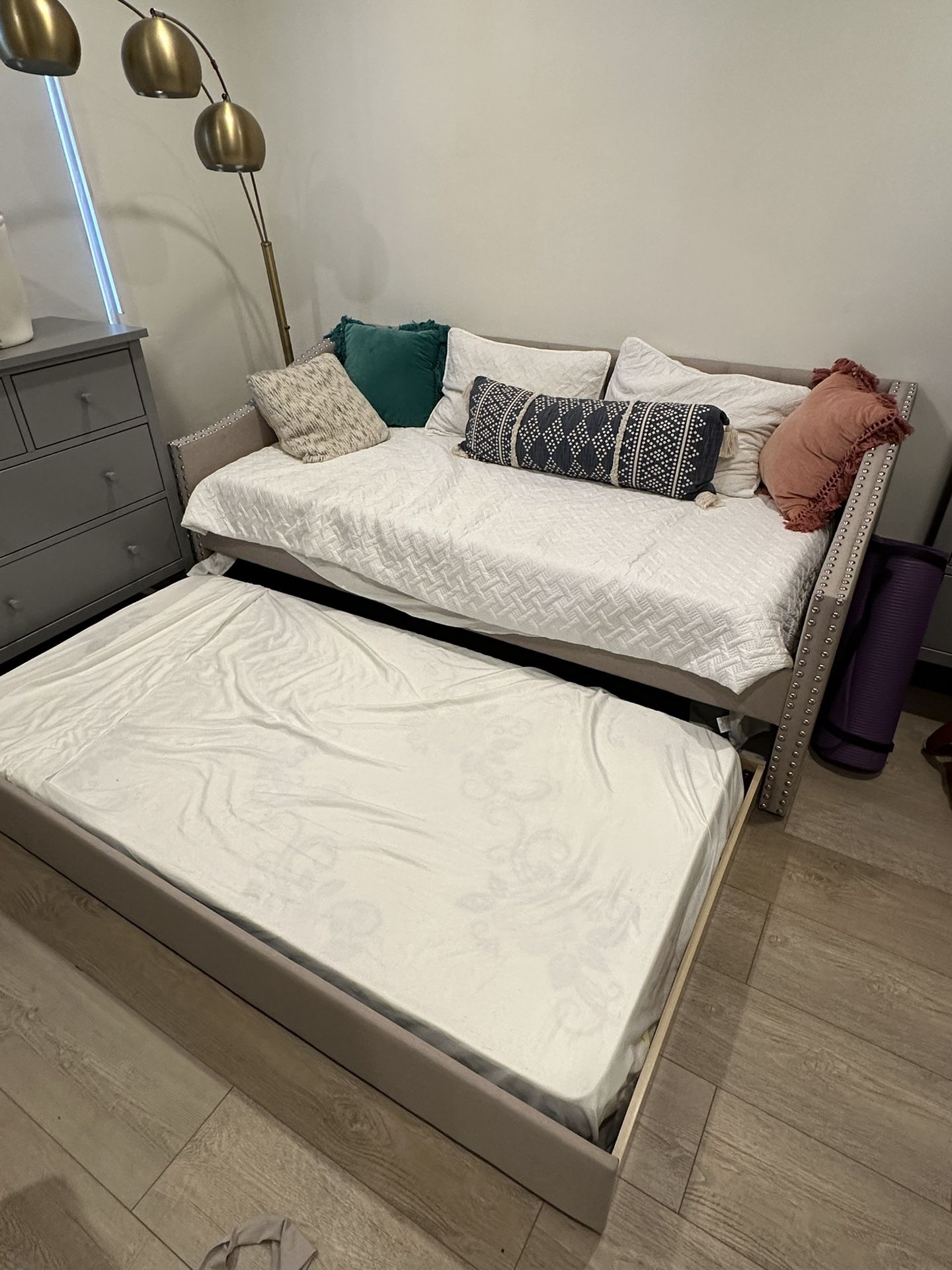Sofá Day Bed W:Trundle W/ Twin Mattresses