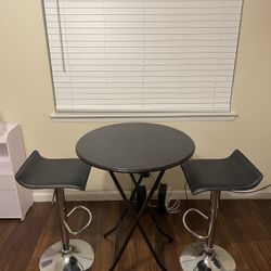 Table With Bar Stools 