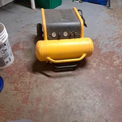 Dewalt Compresser With Hosees