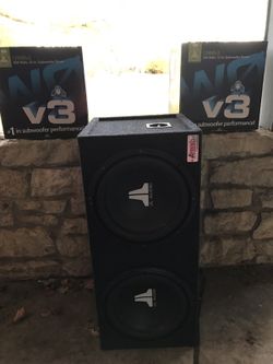 2 JL audio WO v-3 subwoofers in sealed box