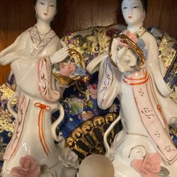 Geisha figurines. Various prices. Inquiry of interested.