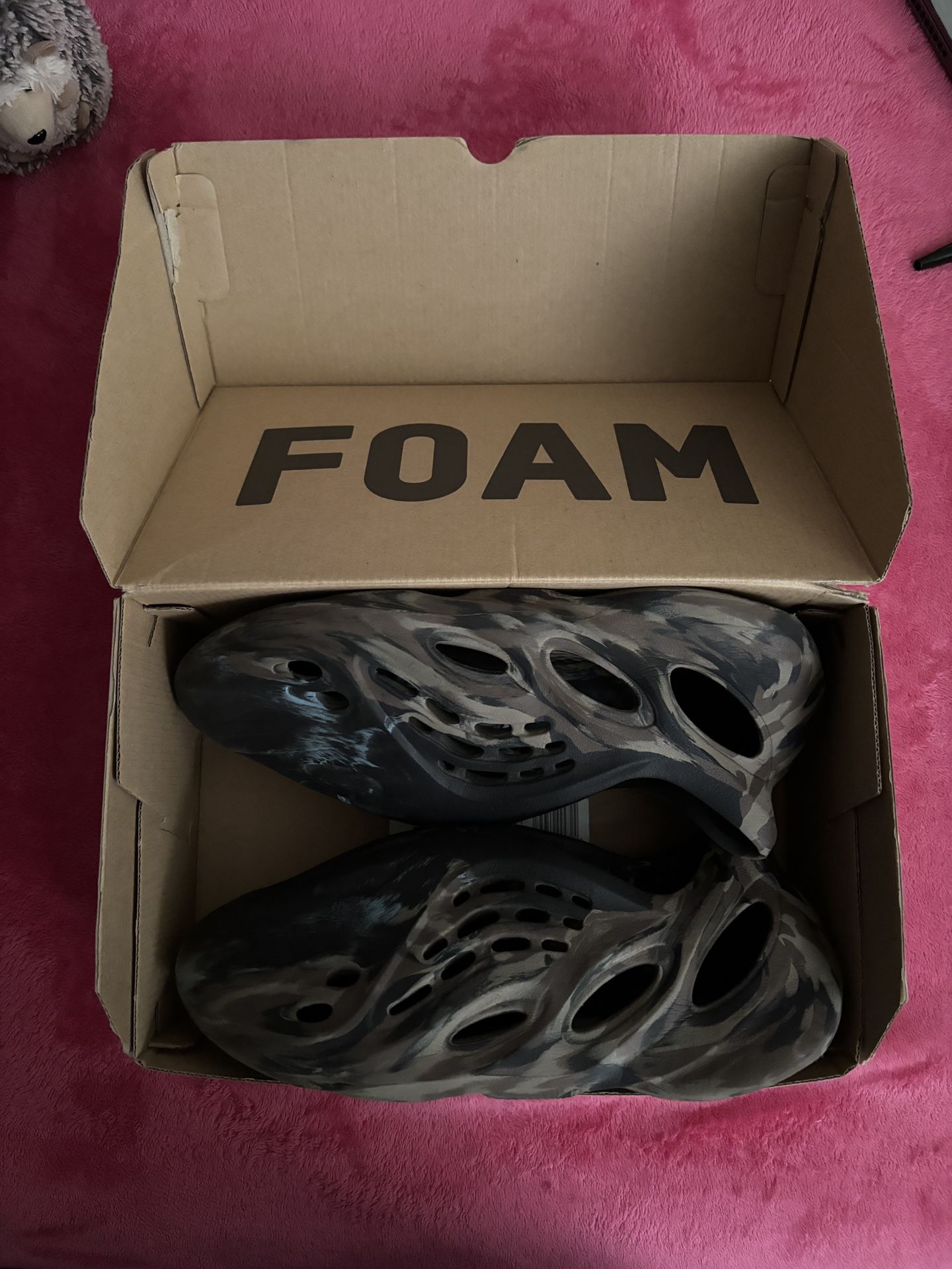 Yeezy Foamrunner size 9