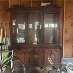 Breakfront/China Cabinet