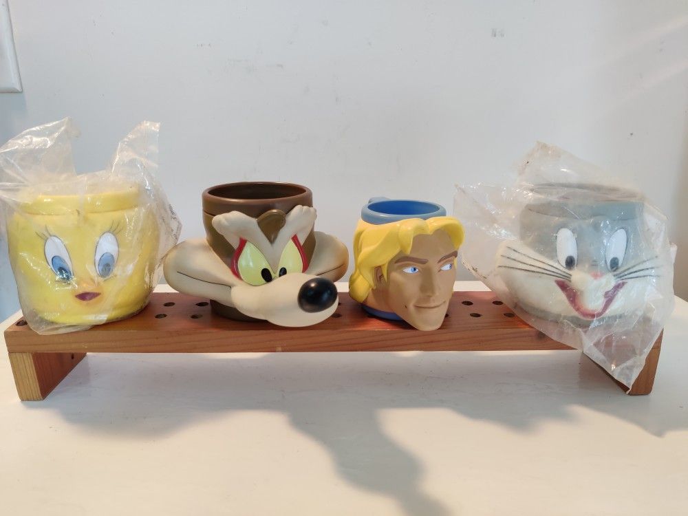 SET OF DISNEY/LOONEY TOONS MUGS