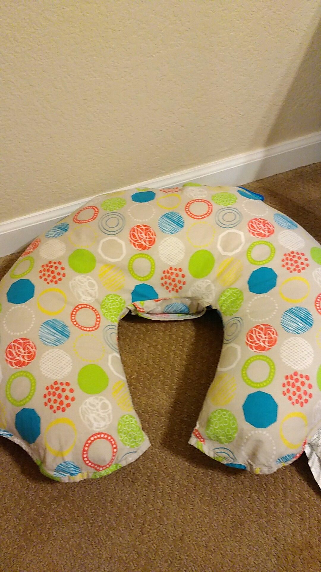 Leach co leachco baby boppy nursing pillow with velcro strap in