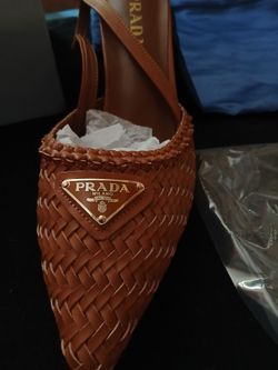 Pradas shoes