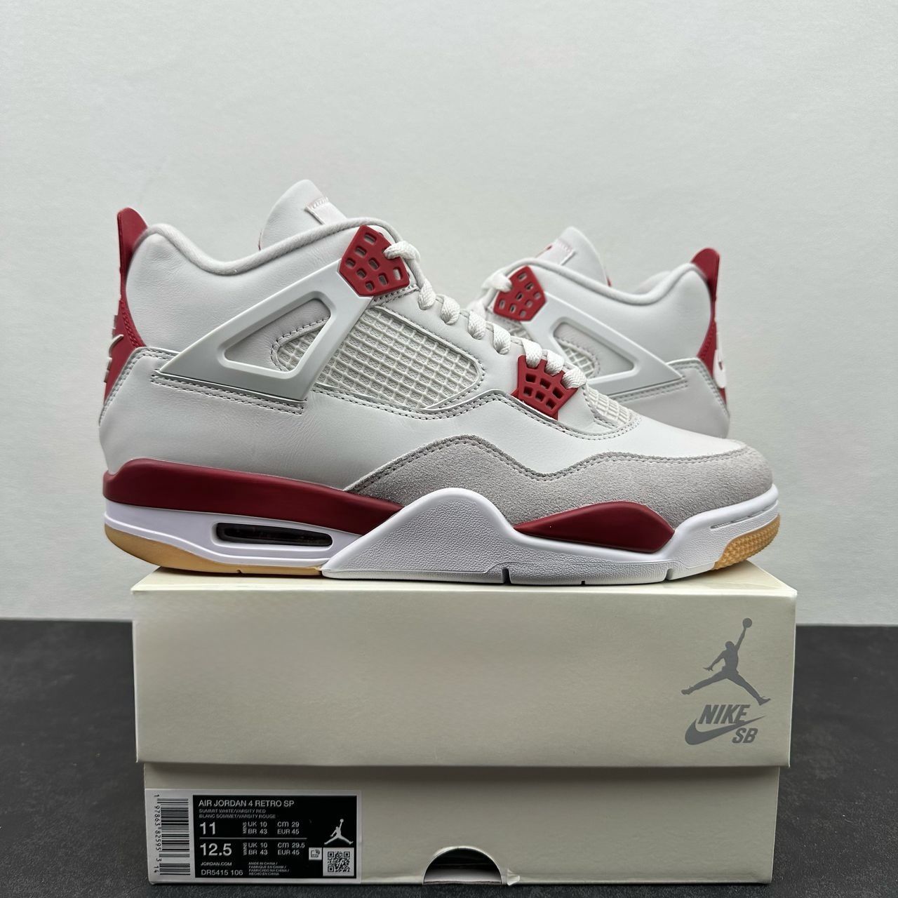Air Jordan 4 Varsity Red. Friends And Family Pair.