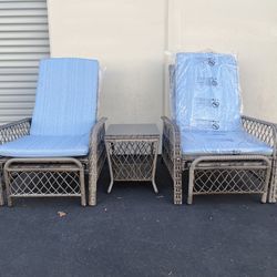 Brand New 3 Pieces Wicker Patio Furniture Set Outdoor Patio Chairs with retractable Ottomans ,coffee table, lounge chairs for Poolside Garden patio