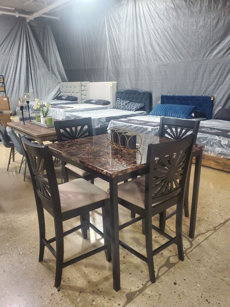 Beautiful faux marble high top dining set with 4 chairs