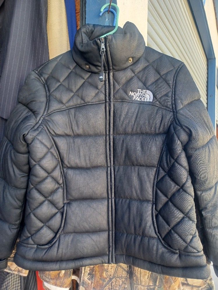 Cool Lady's Winter & Snow Jacket By THE NORTH FACE, sz M