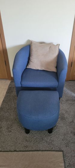 Cute and light living room chair