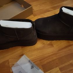 Women Size 9 MINI PLATFORM UGGS