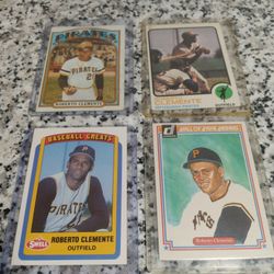 4 Roberto Clemente Baseball Cards.