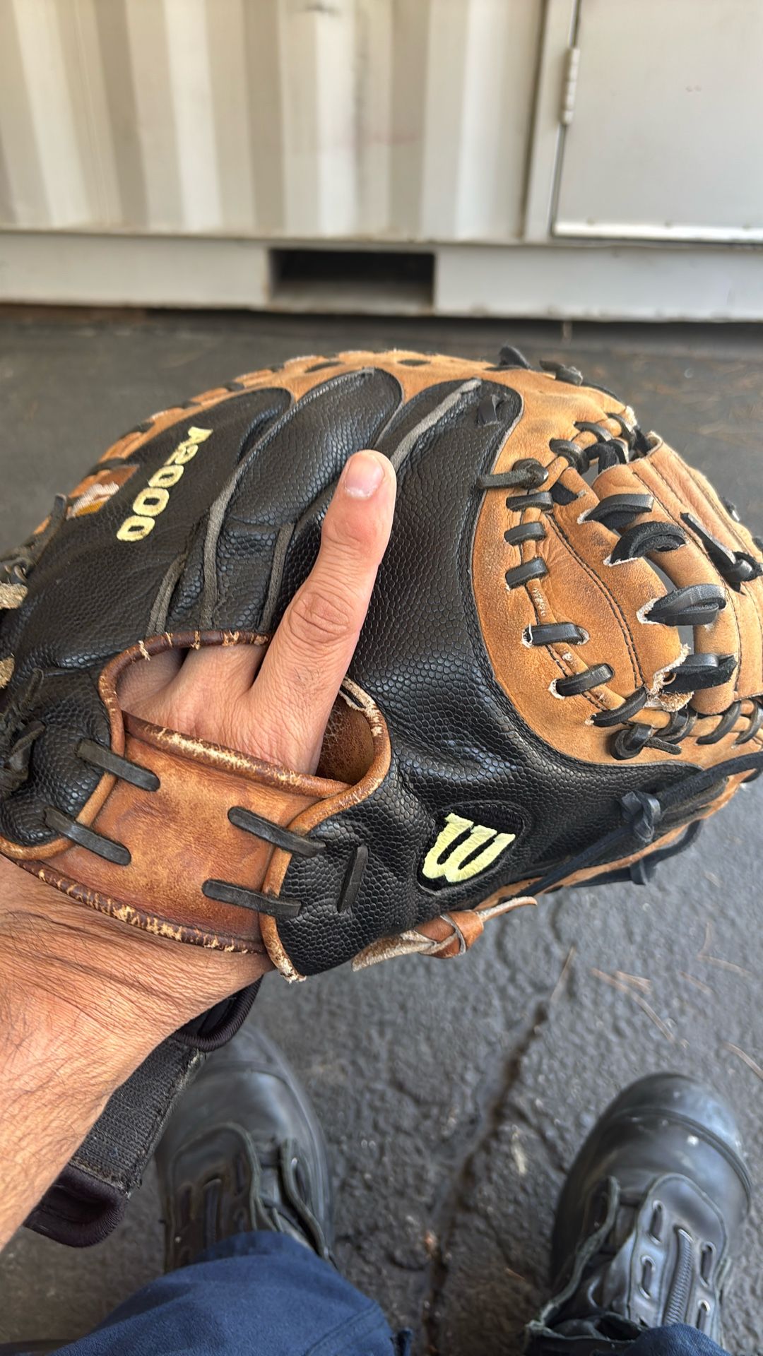 A2000 Catchers Glove