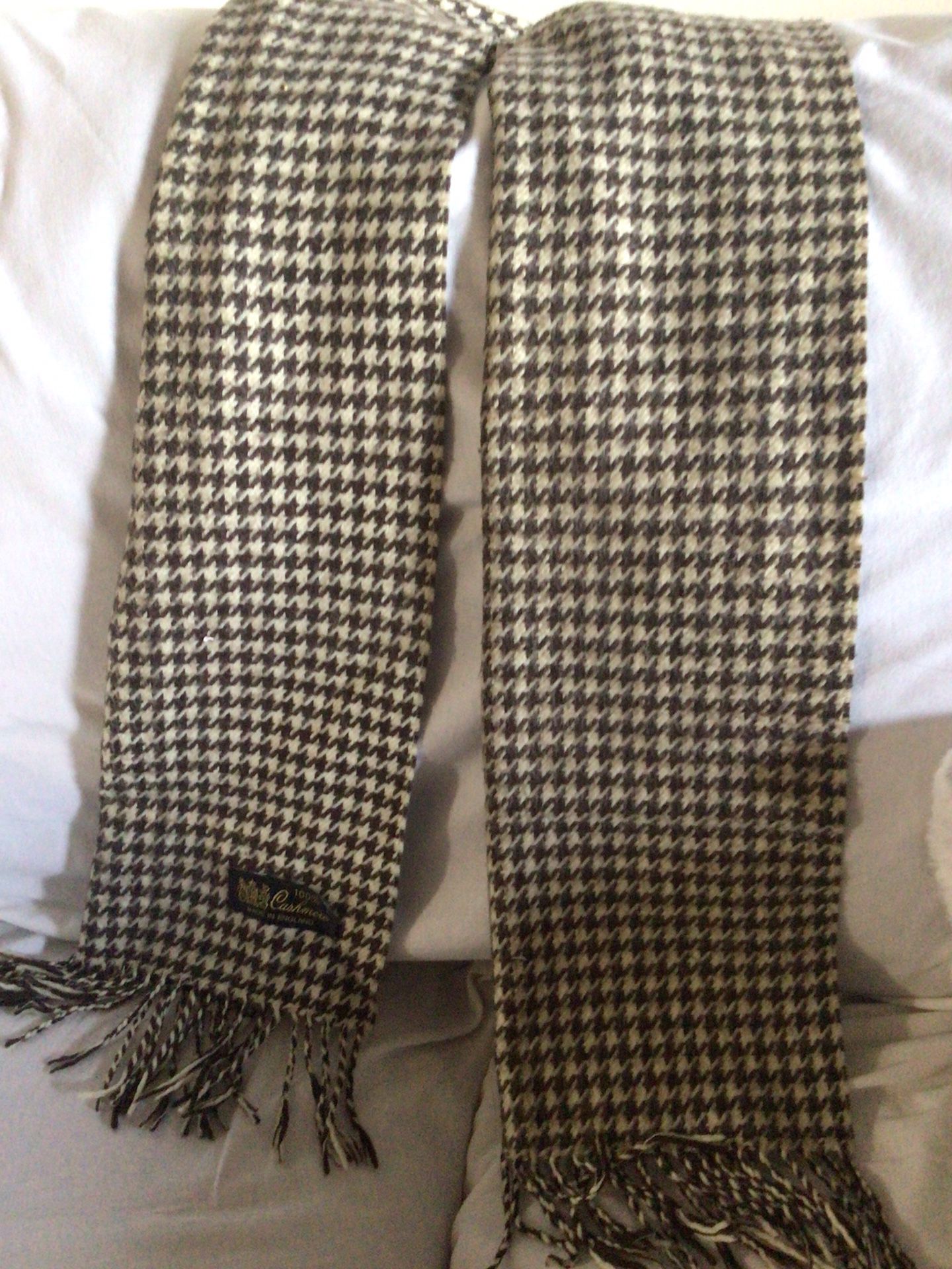 100% CASHMERE  HOUNDSTOOTH SCARF 