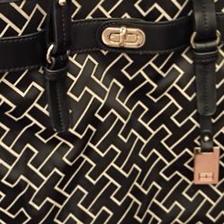 TOMMY HILFIGER BUCKET PURSE