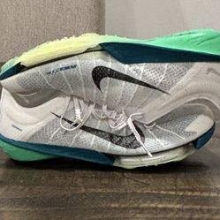 FD8411-100 | Nike Victory 2 Track Shoes | 7.5 Men’s, 9 Women’s 