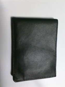 Wonder wallet made of genuine leather with RFID protection and holds up to 24 cards. NEW