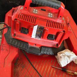 6 Slot milwakee Battery Charger
