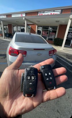 Car Keys N Remotes/ Llaves Con Control
