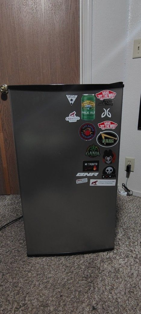 Mini Fridge 