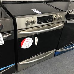 New Scratch And Dent Frigidaire Gallery 5 Burner Glass Top Stainless Steel Slide In Range. 1 Year Warranty 