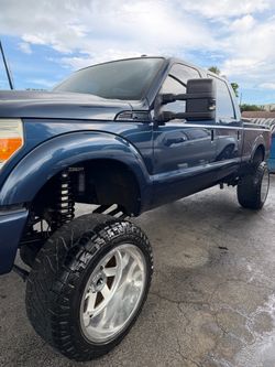 Ford F-250 Lariat Lifted Crew Cab Truck