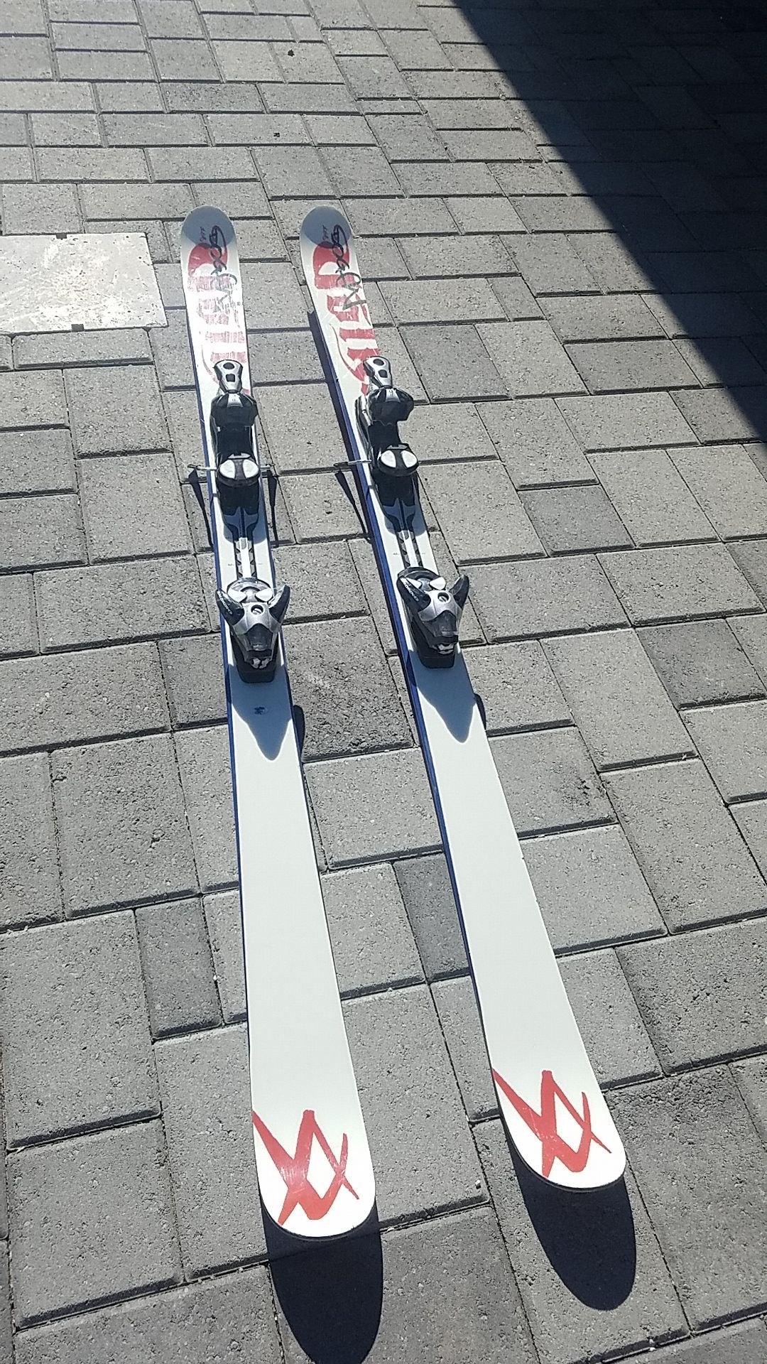 Volkl dogen skis 168cm