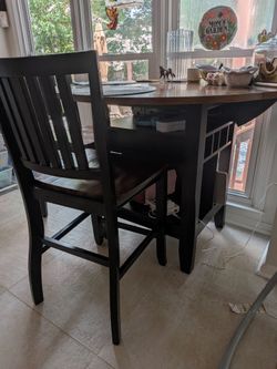 Round Drop Leaf table