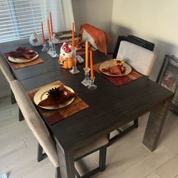 Dining Room Table And Chairs 