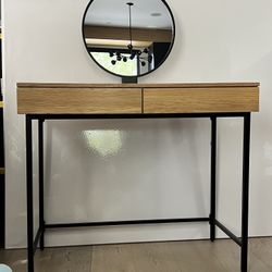 Like New Studio 3B Vanity Desk w/ Mirror