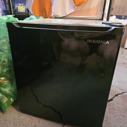 Broken Insignia Minifridge
