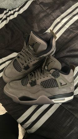 Jordan 4 “Cave Stone” Grade School.